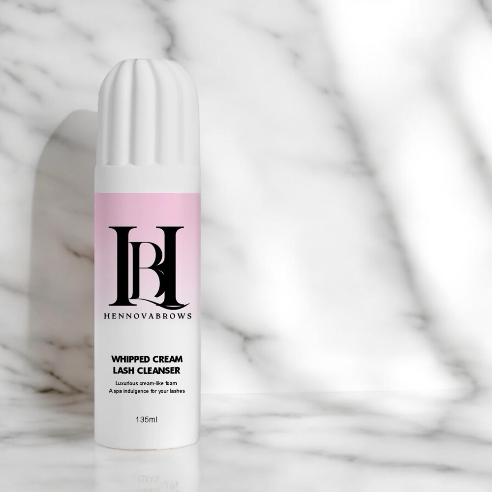 Whipped Cream Lash Cleanser – Espuma de Limpieza Suave y Efectiva 135 ml | Fórmula Profesional | HennovaBrows