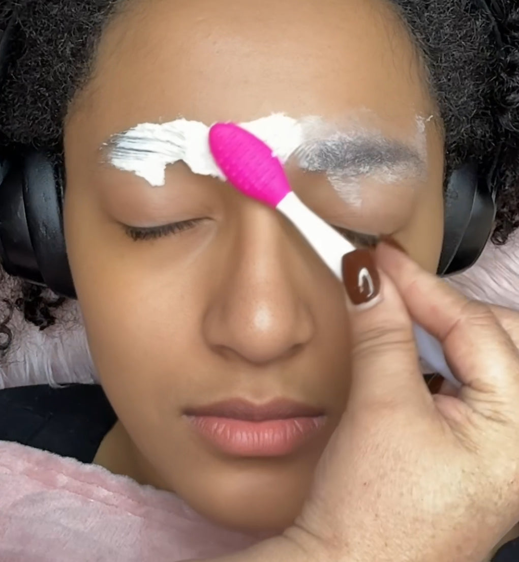 BROW PRE SCRUB WITH GREEN TEA & PUMICE