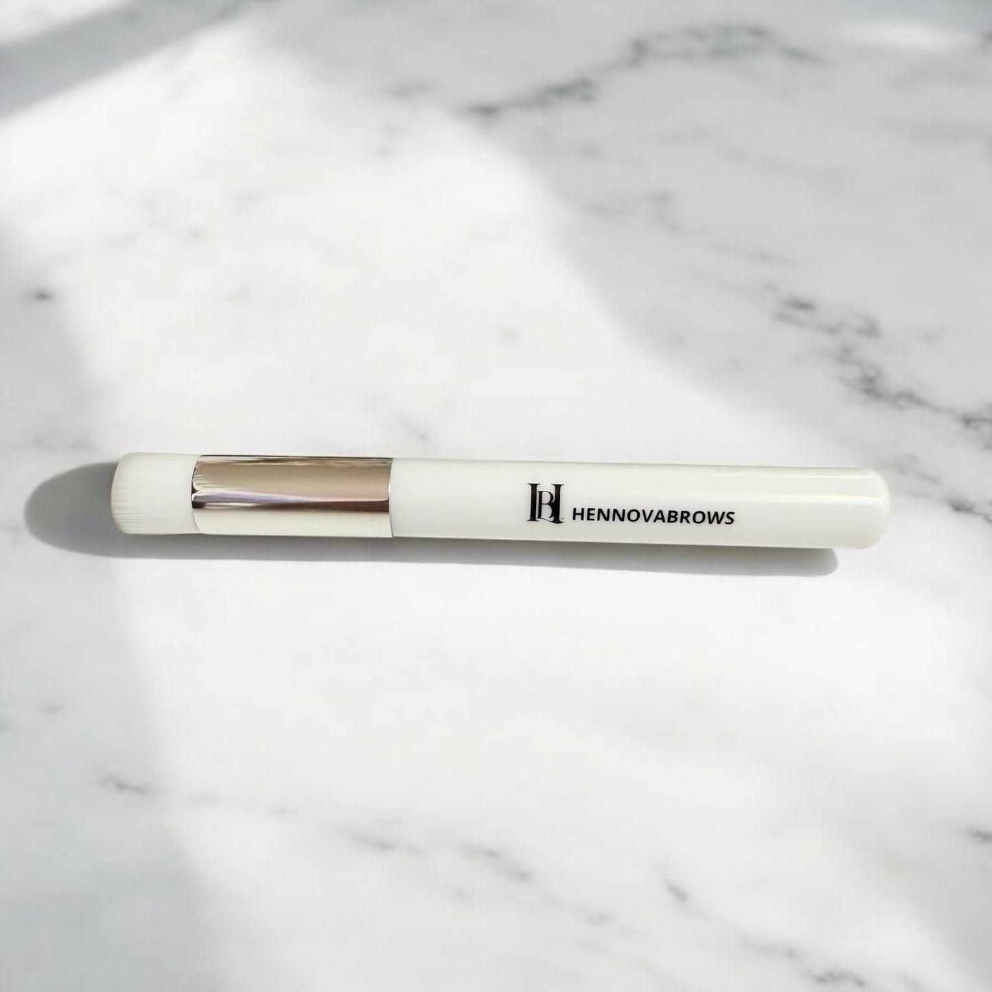 Cepillo de Limpieza HennovaBrows – Precisión y Cuidado en Cada Detalle