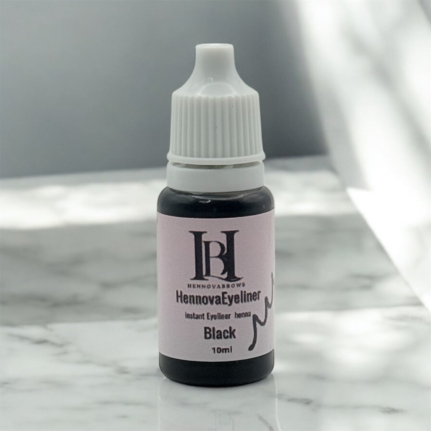 HennovaEyeliner – Delineado perfecto, negro intenso y de larga duración