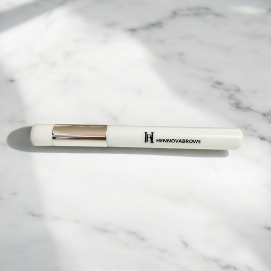 Cepillo de Limpieza HennovaBrows – Precisión y Cuidado en Cada Detalle