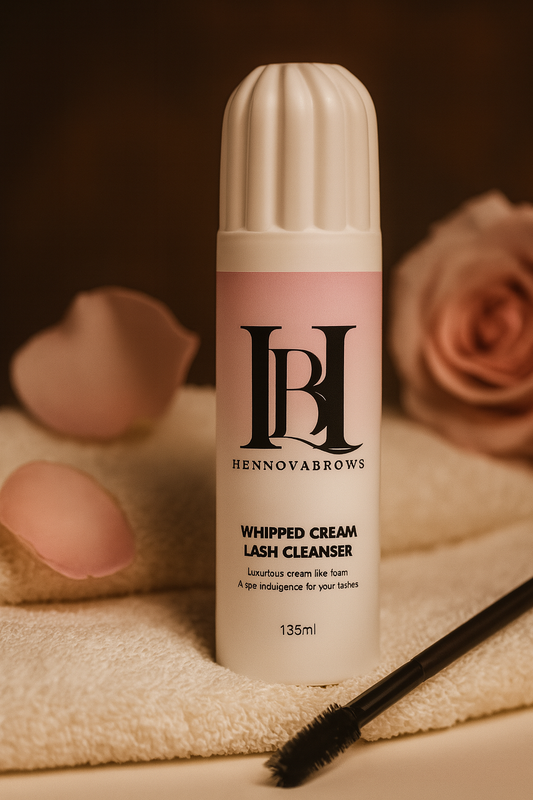 Whipped Cream Lash Cleanser – Espuma de Limpieza Suave y Efectiva 135 ml | Fórmula Profesional | HennovaBrows