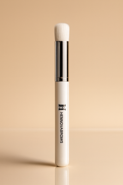 Cepillo de Limpieza HennovaBrows – Precisión y Cuidado en Cada Detalle