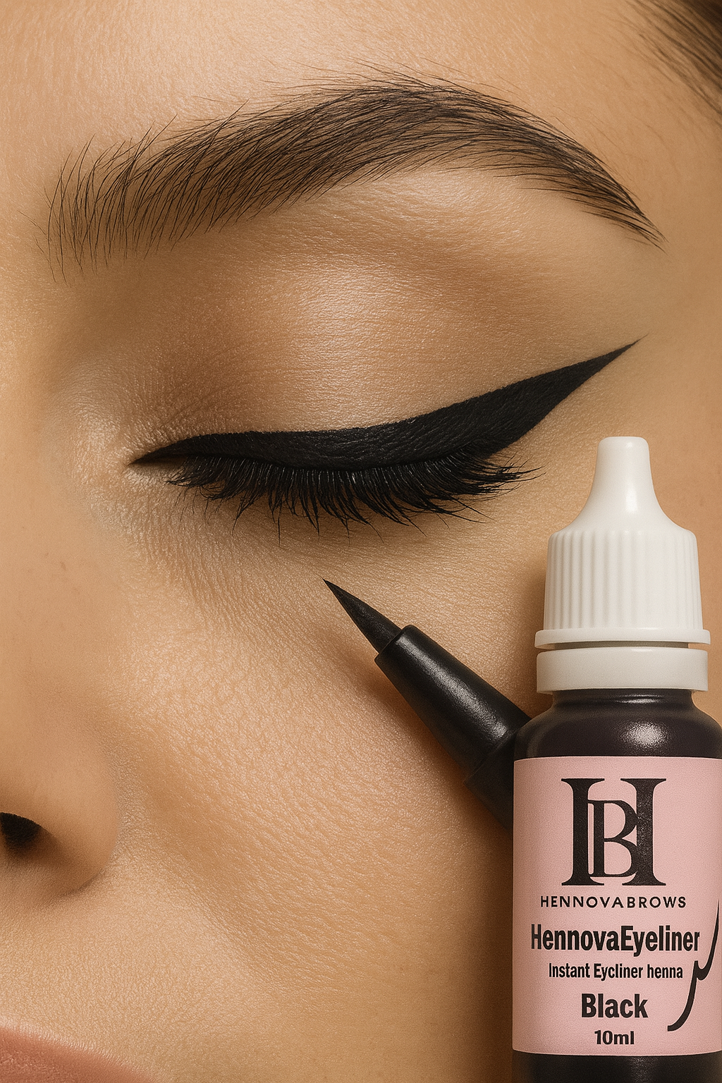 HennovaEyeliner – Delineado perfecto, negro intenso y de larga duración