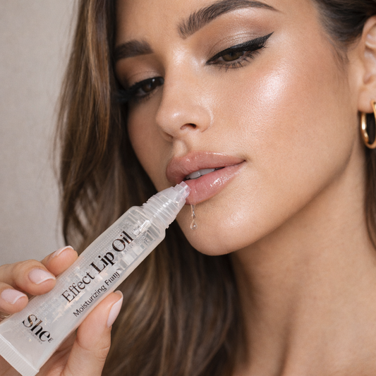 S.HE HYDRATING LIP OIL MAKEUP WITH VITAMIN E & GOLDEN SHIMMER