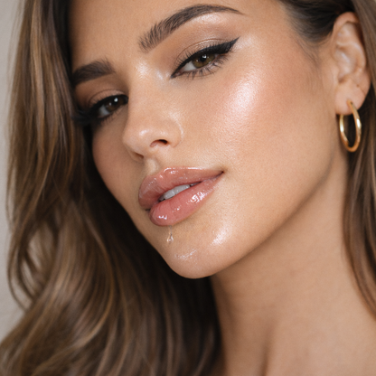 S.HE HYDRATING LIP OIL MAKEUP WITH VITAMIN E & GOLDEN SHIMMER