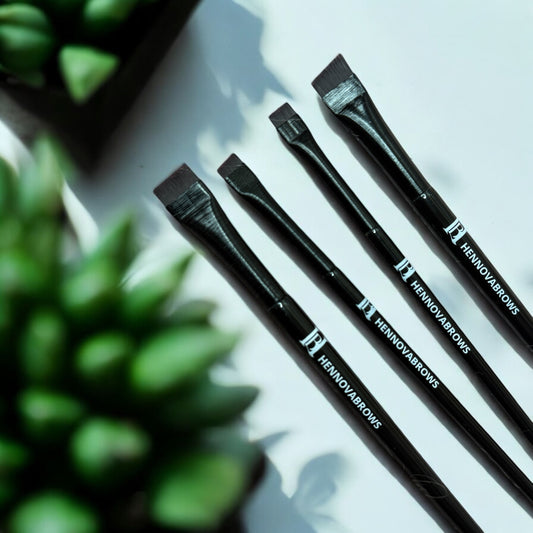 EYEBROW SET DE 4 BROCHAS PARA DEFINICION PROFESIONAL HENNOVABROW