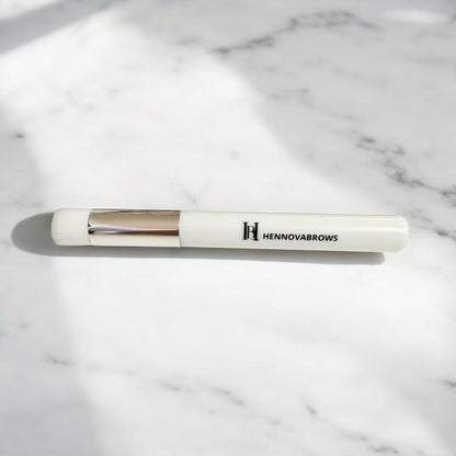 Cepillo de Limpieza HennovaBrows – Precisión y Cuidado en Cada Detalle