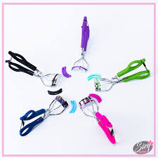 PROFESSIONAL EYELASH CURLER FOR PERFECTLY LIFTED LASHES